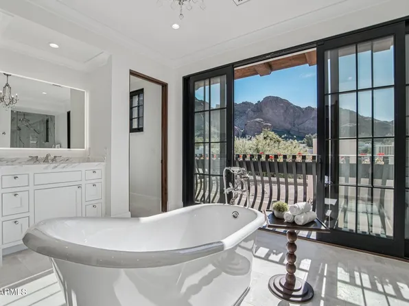 5830 N ECHO CANYON Lane, Phoenix, AZ 85018