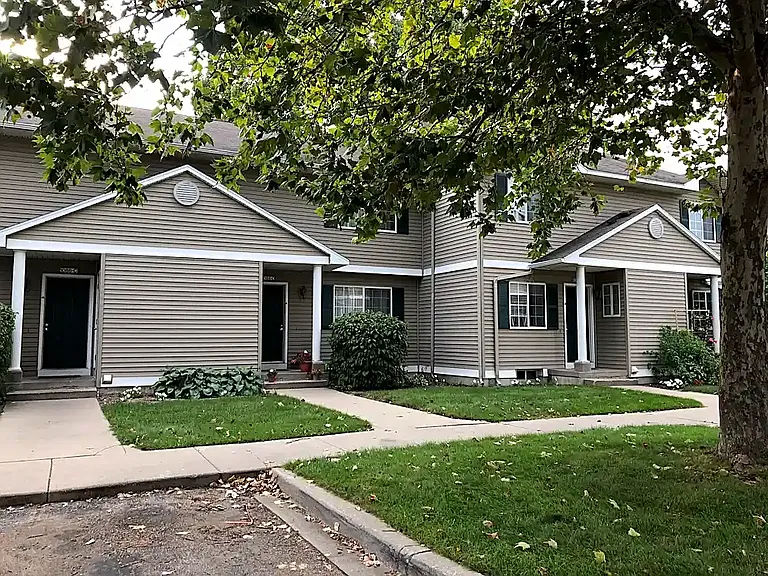 Royale Glen — Photo 2
