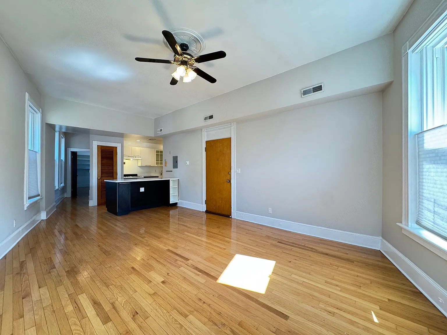 10 Mechanic Street — Photo 2