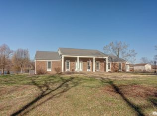 333 N Lakeview Dr, Salem, IL 62881