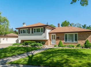 40 W Rozanne Dr, Addison, IL 60101