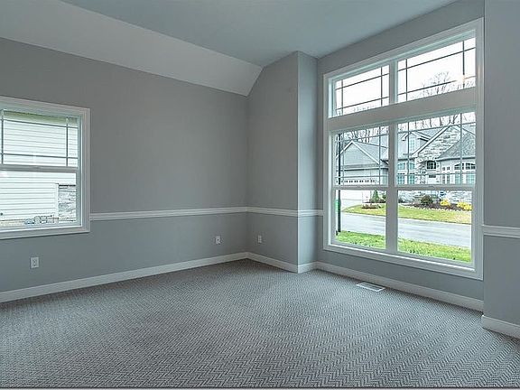 4th image of 220 Lake Meade Dr