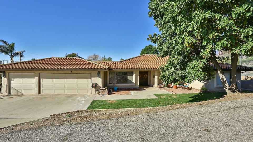 1st image of 2430 San Antonio Cres
