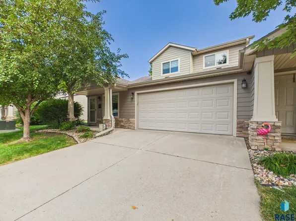 2900 E Indigo Pl, Sioux Falls, SD 57108