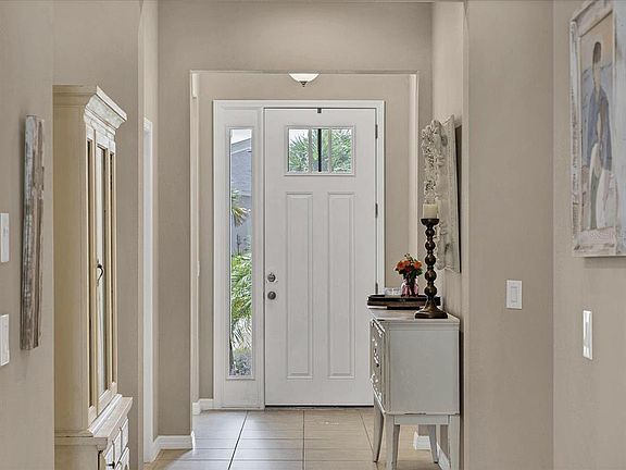 3rd image of 10425 Macfarlane Pl