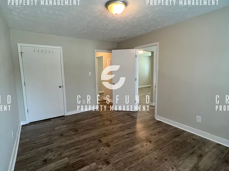 2nd Floor Spacious & Updated 1 Bed, 1 Bath Apartment — Photo 13