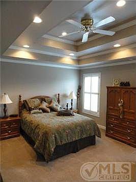 3rd image of 215 Highland Cir