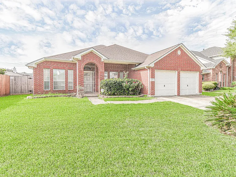 13735 Branford Greens Dr — Photo 1