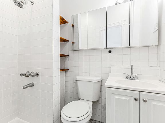 4th image of 696 Humboldt St Floor 3
