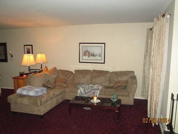 3rd image of 33 E Green Valley Cir