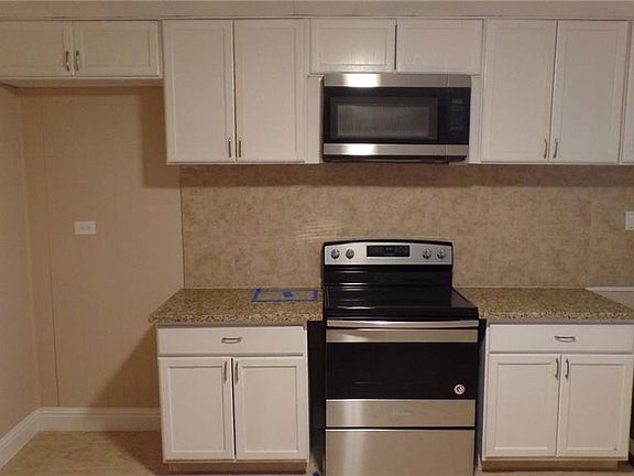 4th image of 803 N Kaufman St