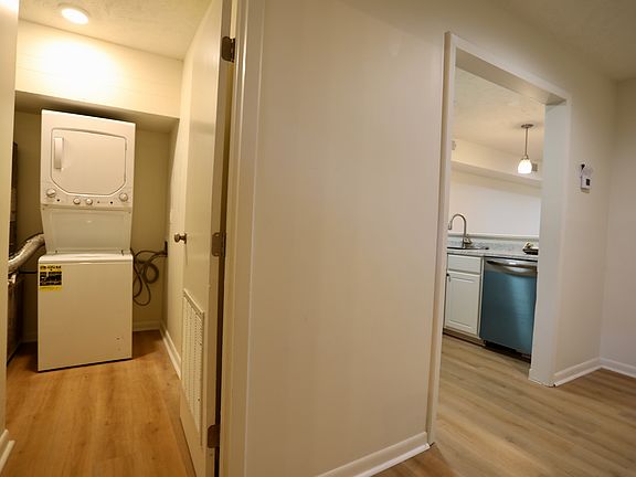 4th image of 365 W Illinois Ave APT 24