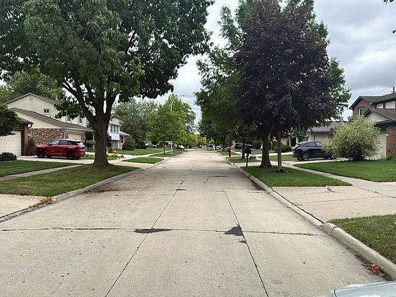 5th image of 24705 Colonial Dr