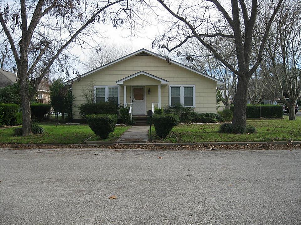 1st image of 700 Burleson St