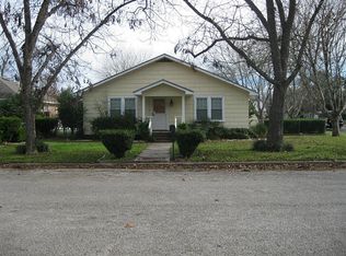 700 Burleson St, Smithville, TX 78957