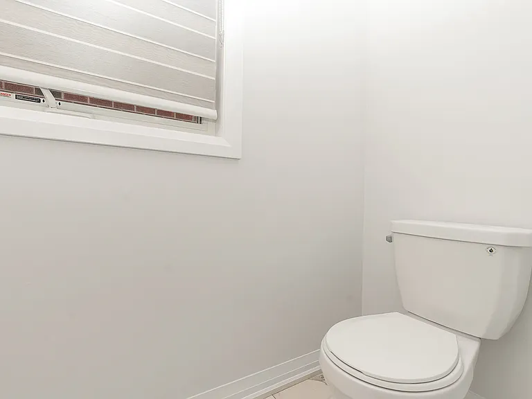 1372 Harrington St #1372 HARRINGTON ST — Photo 36