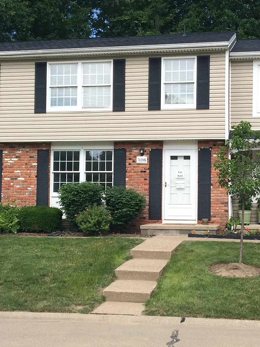 7428 S Chestnut Commons Dr Unit 10 photo 1