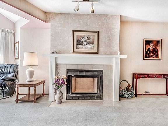 5th image of 13858 102nd Ave #201