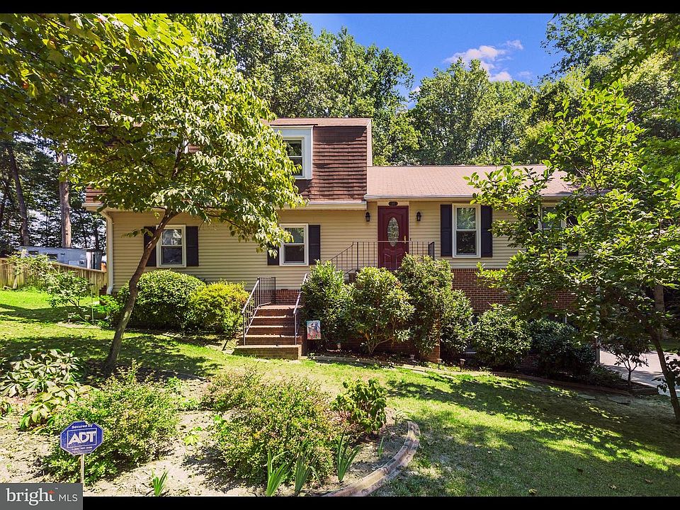 1st image of 137 Oakwood Dr