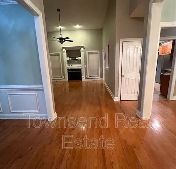 305 W Summerchase Dr — Photo 2
