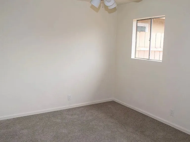 4142 Crown St — Photo 8