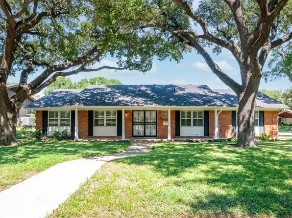 717 Candlewood Rd, Fort Worth, TX 76103