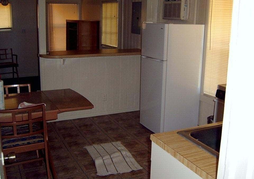 2nd image of 4621 Edwards Rd