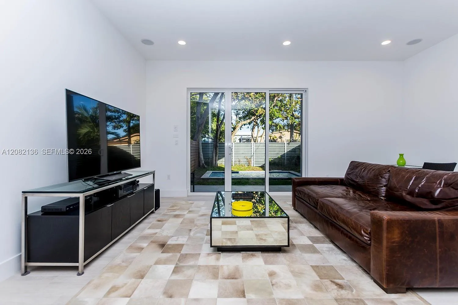 2873-2875 Sw 33 Ct Condo — Photo 2