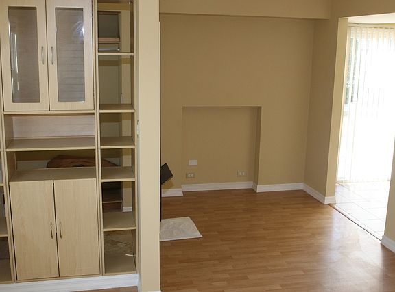 3rd image of 1213 Cypress Dr #2c