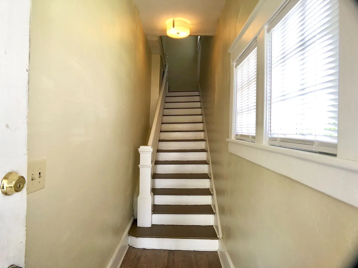 Great 2nd floor apt next to Greensboro College and convenient to downtown! — Photo 2