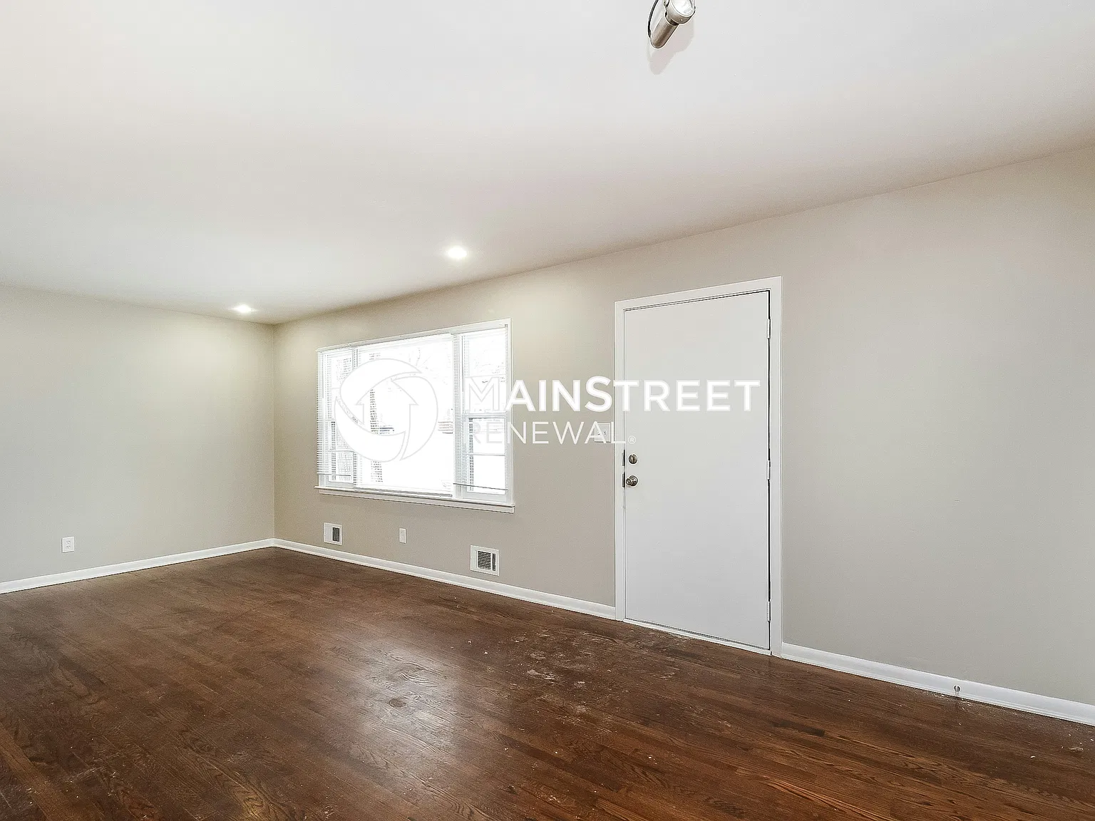 8203 Kenwood Ave — Photo 4