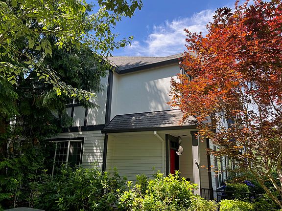 3rd image of 1057 SE Alika Ave