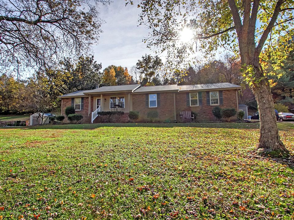 1st image of 220 Brookhollow Dr