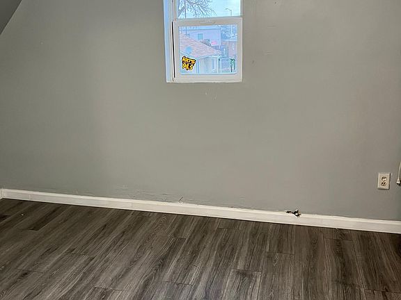 5th image of 208 E Naches Ave