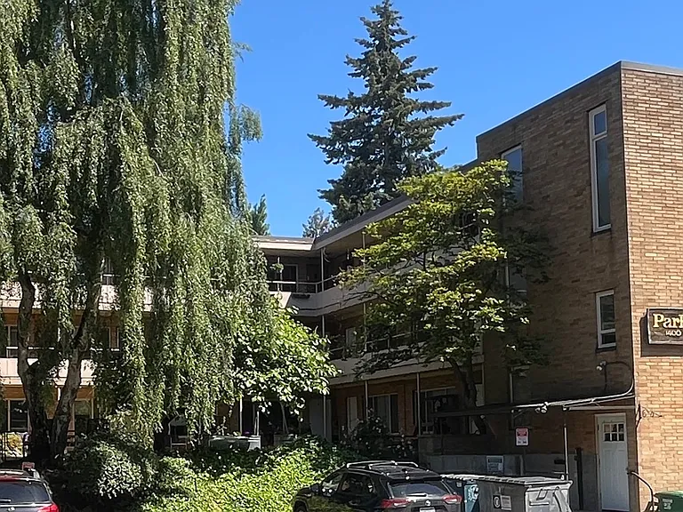 1400 E Mercer St — Photo 2