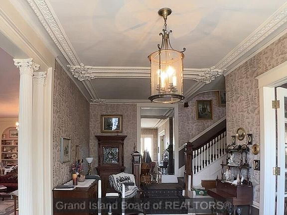 2nd image of 820 W 2nd St