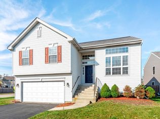 294 W Prairie Ln, Round Lake, IL 60073