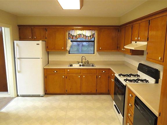 4th image of 712 Dyer St