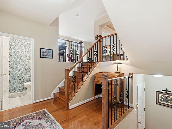 3rd image of 10444 Courtney Dr