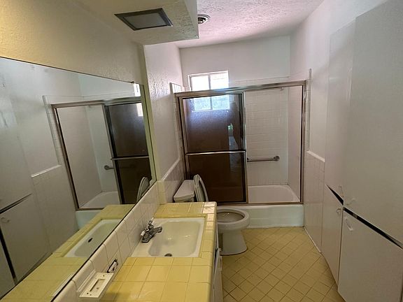2nd image of 4637 Wilma Dr