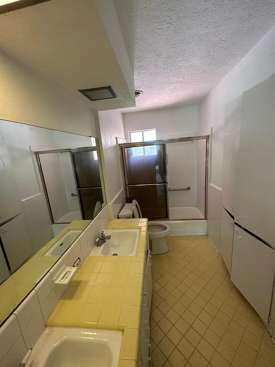 Building Photo - 4637 Wilma Dr