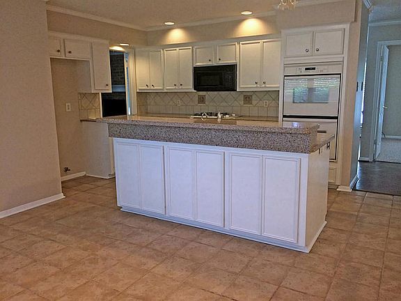 4th image of 2211 Briarpark Dr