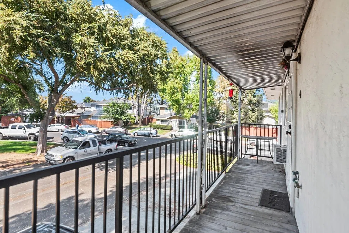 2 bed, 798 sqft, $3,350 — Photo 3