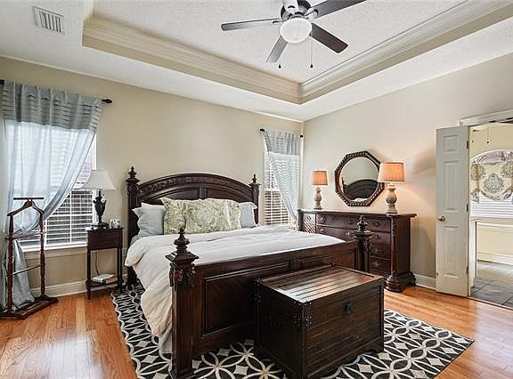 4th image of 100 Madewood Dr