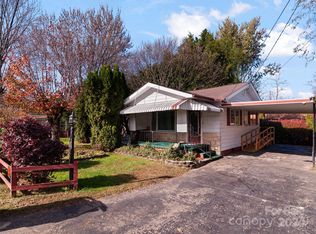 27 Warren St, Waynesville, NC 28786