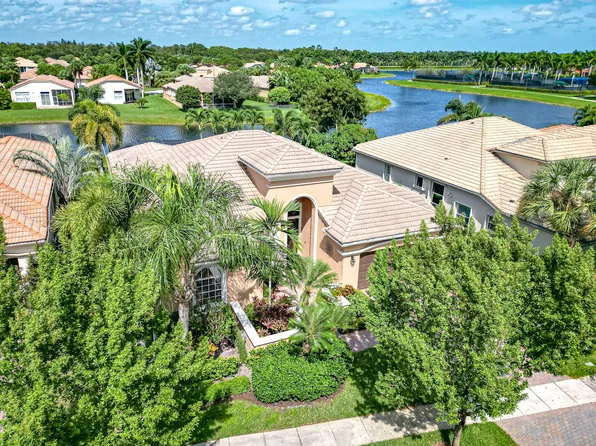 9233 Via Grande W, Wellington, FL 33411