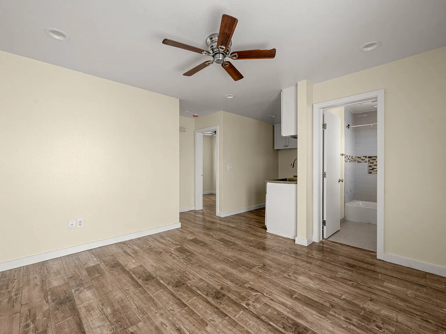 1216 S Bonnie Brae — Photo 3