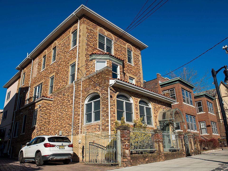 1st image of 209 Palisade Ave
