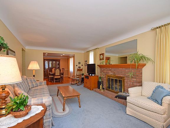 3rd image of 2770 Geraldine Dr