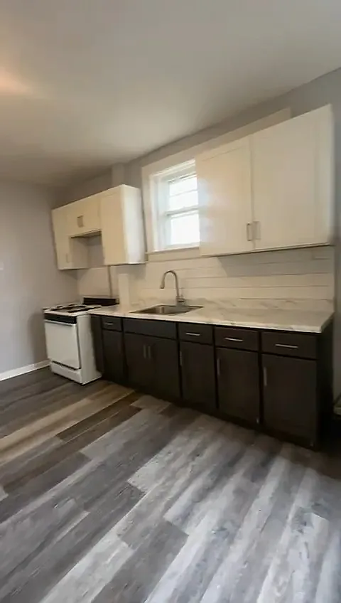 3 bed, 1000 sqft, $1,799 — Photo 3